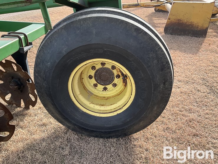 blu-jet-pivot-track-closer-image-19