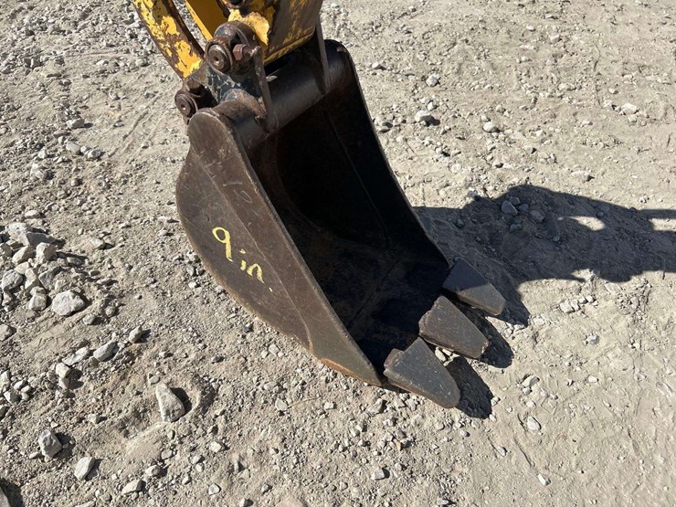 2021-caterpillar-300.9d-image-9