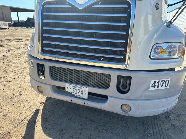 #33701-•-2011-mack-cxu-sleeper-truck-tractor-1m1aw09y4bm013132-image-39