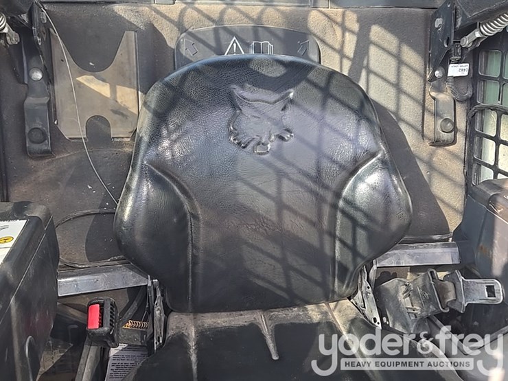 2021-bobcat-t595-image-71