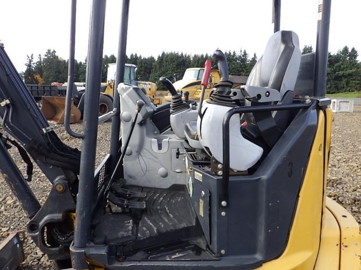 2019-deere-35g-image-19