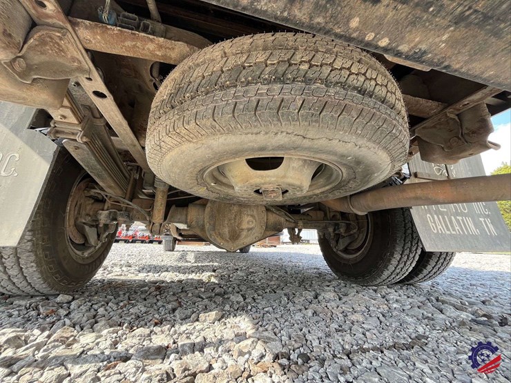 2002-chevrolet-silverado-flatbed-truck-image-28