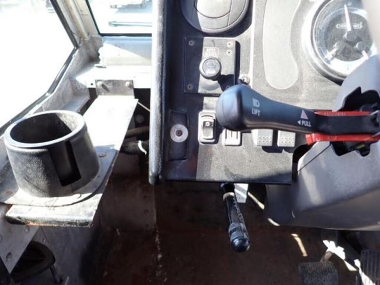 2008-freightliner-mt55-image-16