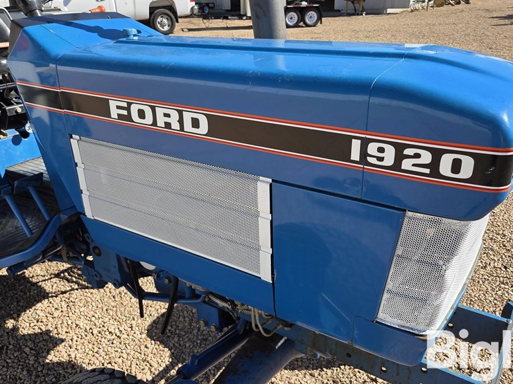 1988-ford-1920-image-13