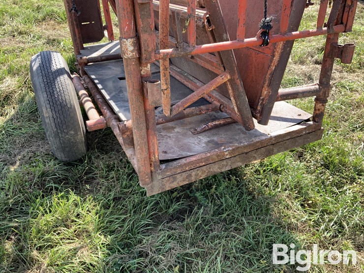 pinkleman-portable-cattle-chute-image-17