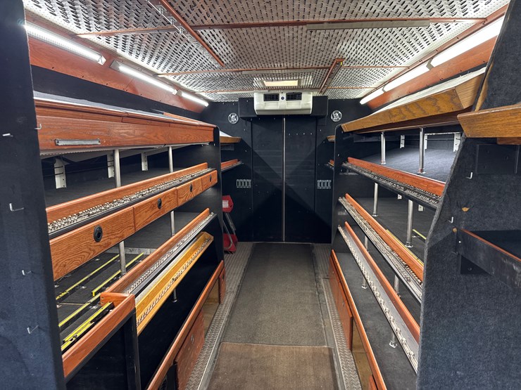 #140-•-2008-hino-snap-on-box-truck-image-11