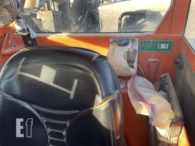 2011-jlg-g10-55a-image-7