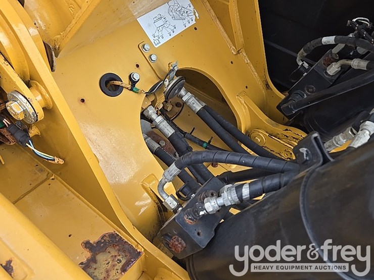 2016-caterpillar-312fgc-image-47