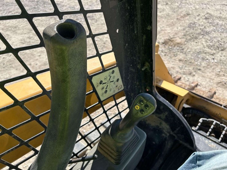 2020-caterpillar-259d3-image-15