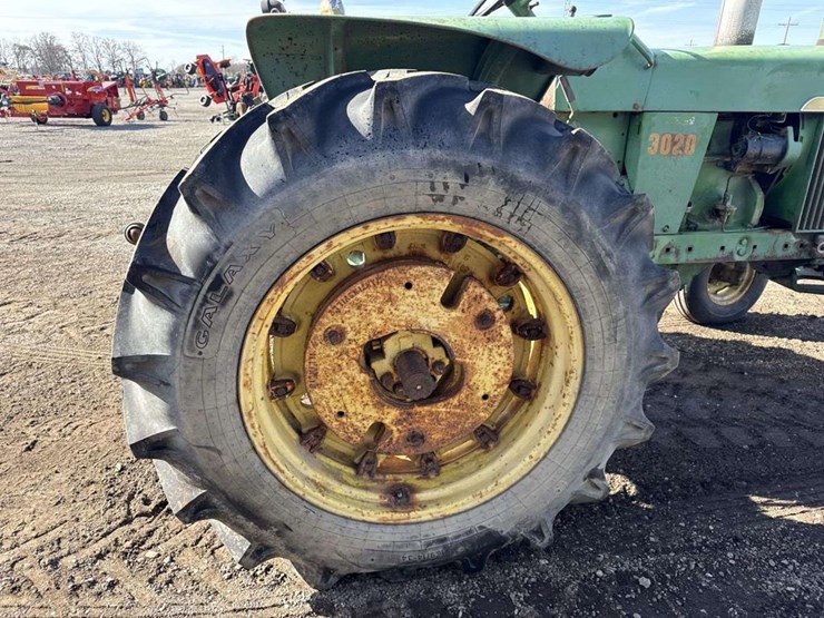 john-deere-3020-image-13
