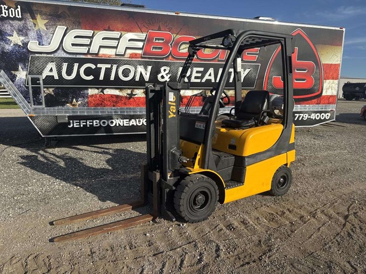 2016-yale-fork-lift-image-1