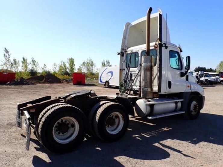 2010-freightliner-cascadia-t/a-hiway-tractor---day-image-5