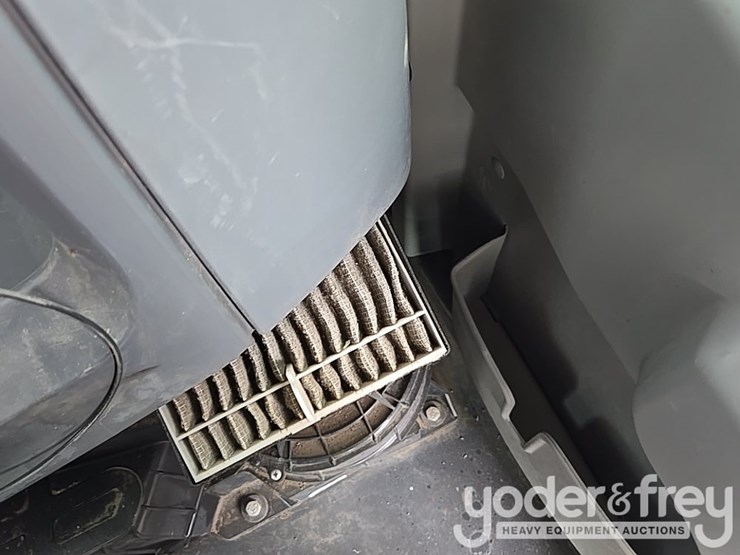 2016-caterpillar-312fgc-image-111