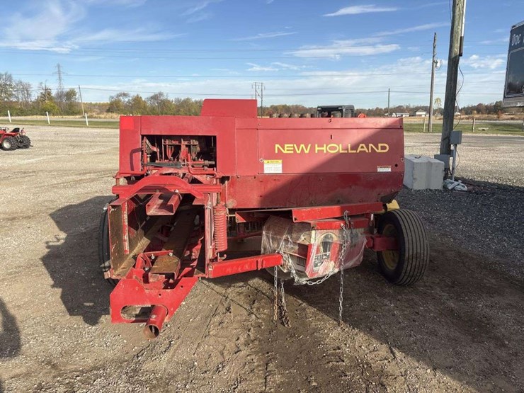 new-holland-570-image-4