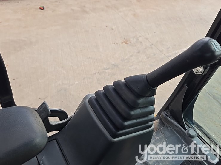 2016-caterpillar-312fgc-image-120