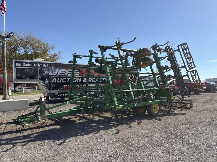 john-deere-2210l-image-1