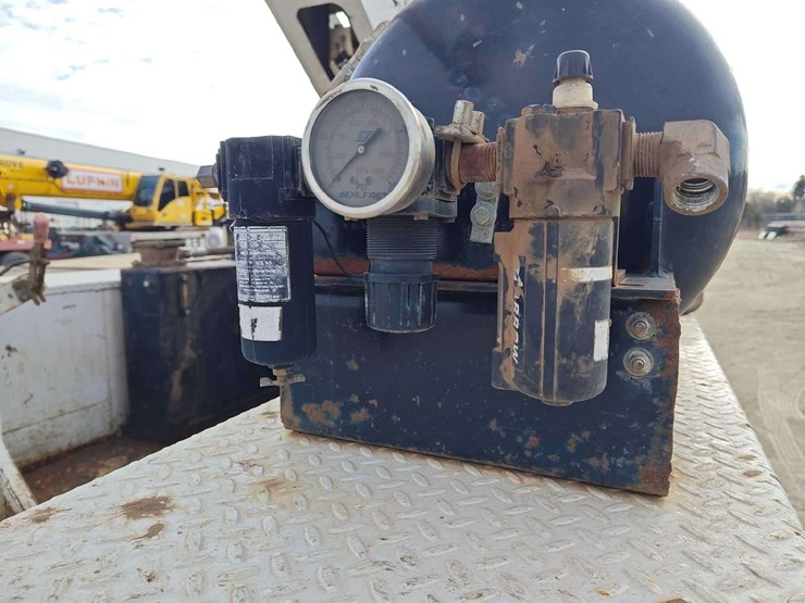 2017-ford-f550-image-27