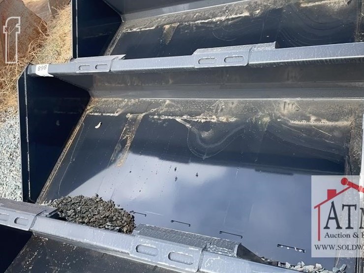 new-wolverine-72"-track-duty-bucket-image-1