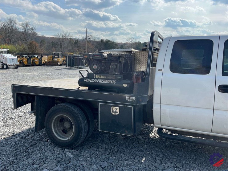 2002-chevrolet-silverado-flatbed-truck-image-31