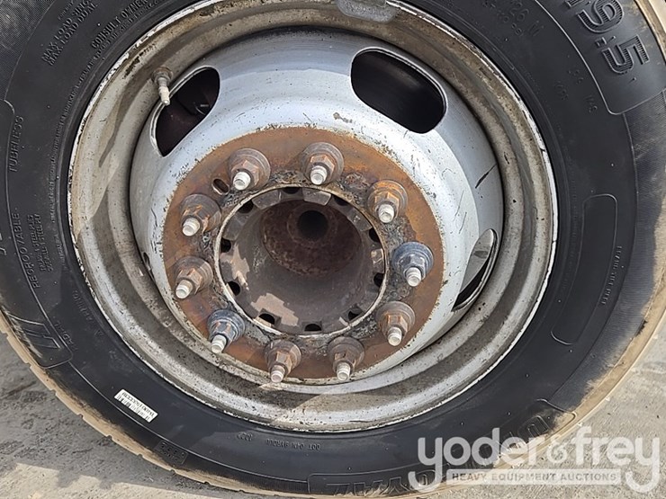 2014-dodge-service-truck-image-46