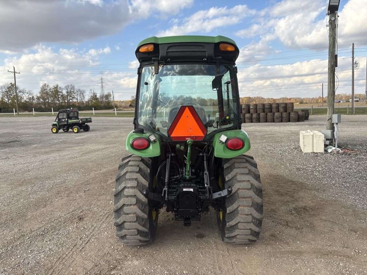 john-deere-3320-image-3