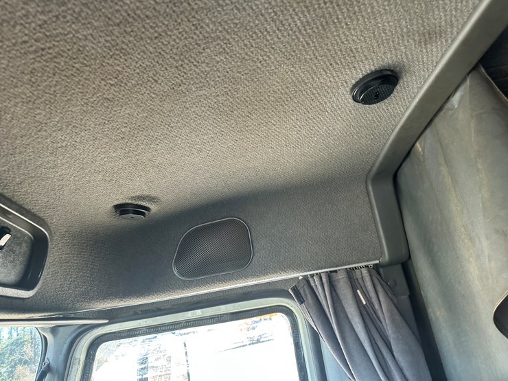 #33701-•-2011-mack-cxu-sleeper-truck-tractor-1m1aw09y4bm013132-image-71