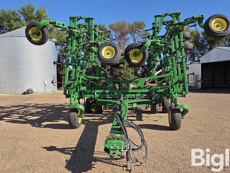 2014-john-deere-2210-image-2