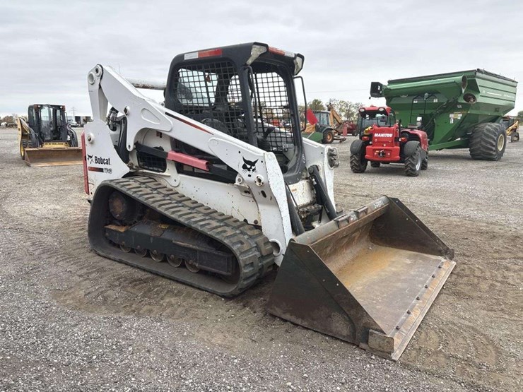 2016-bobcat-t740-image-7
