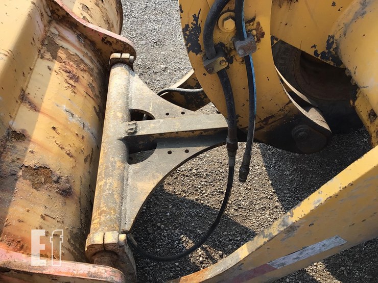 2007-deere-244j-image-16