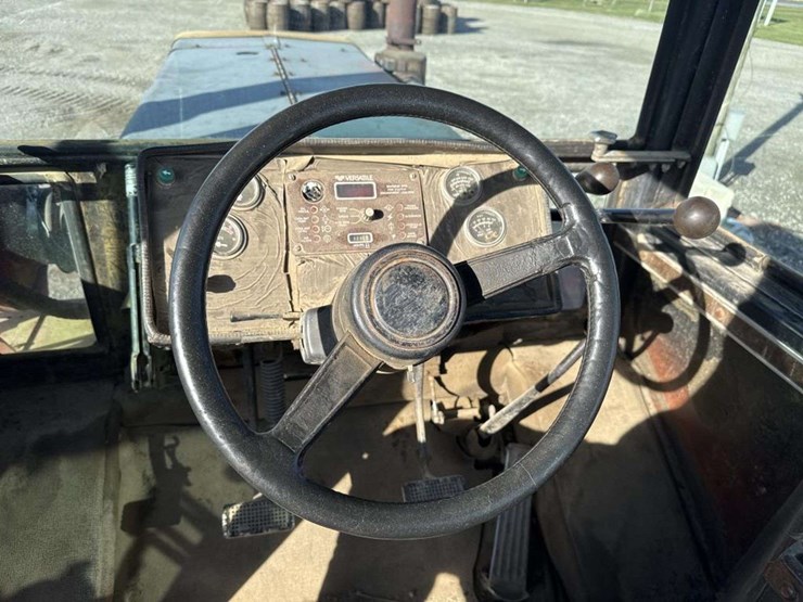 1983-versatile-835-image-34