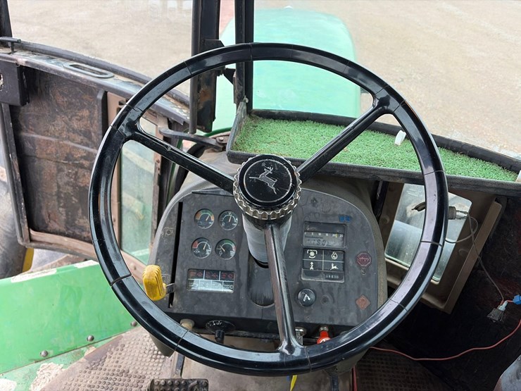 john-deere-8450-image-30