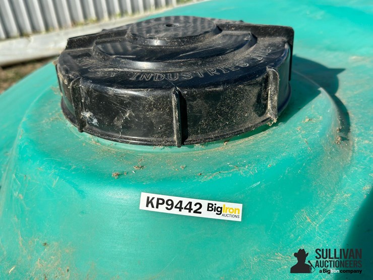 snyder-vertical-round-poly-tank-image-19