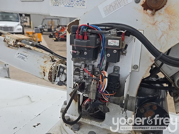 2014-dodge-service-truck-image-12