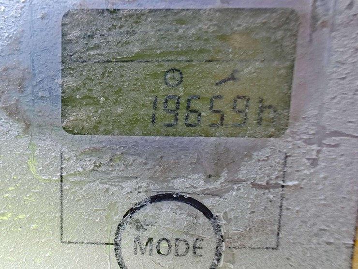 2014-freightliner-m2-106-image-32