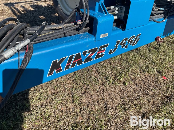 2012-kinze-3660-image-11