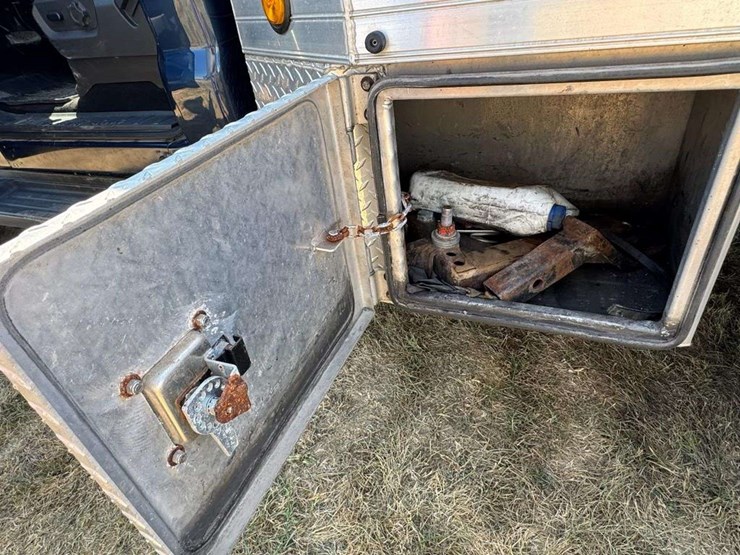 2015-ford-f350-xlt-image-23