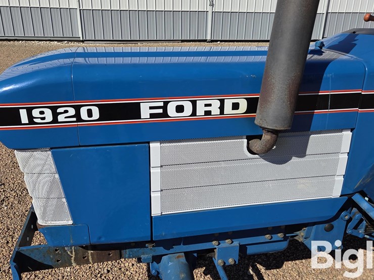 1988-ford-1920-image-9