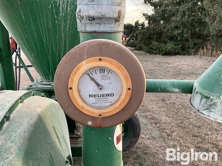 neuero-660-pto-1000-grain-vacuum-image-16