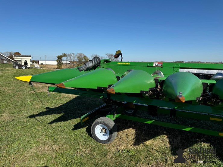 2022-john-deere-c8r-image-10