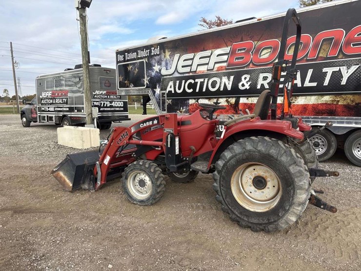 case-dx29-loader-tractor-image-8