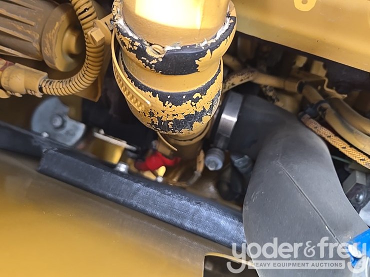 2016-caterpillar-312fgc-image-73