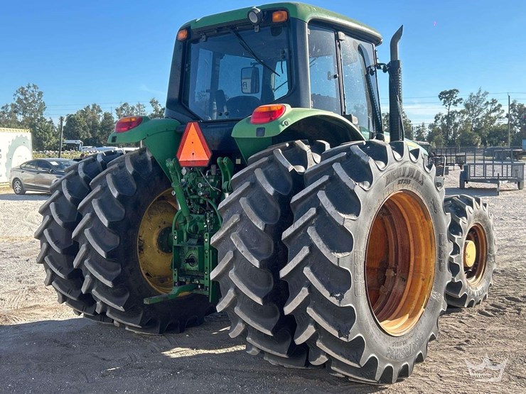 john-deere-7230-131hp-4wd-agricultural-utility-tractor-image-3