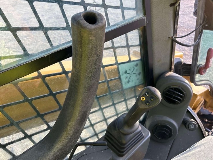 2021-caterpillar-289d3-image-16