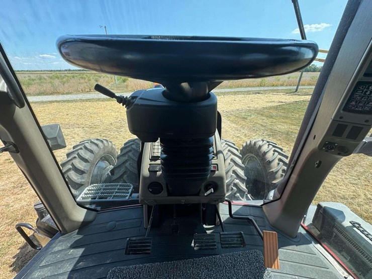 2014-case-ih-235-image-22