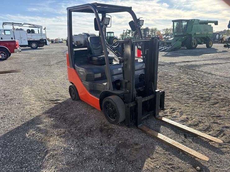 2016-toyota-fork-lift-image-7