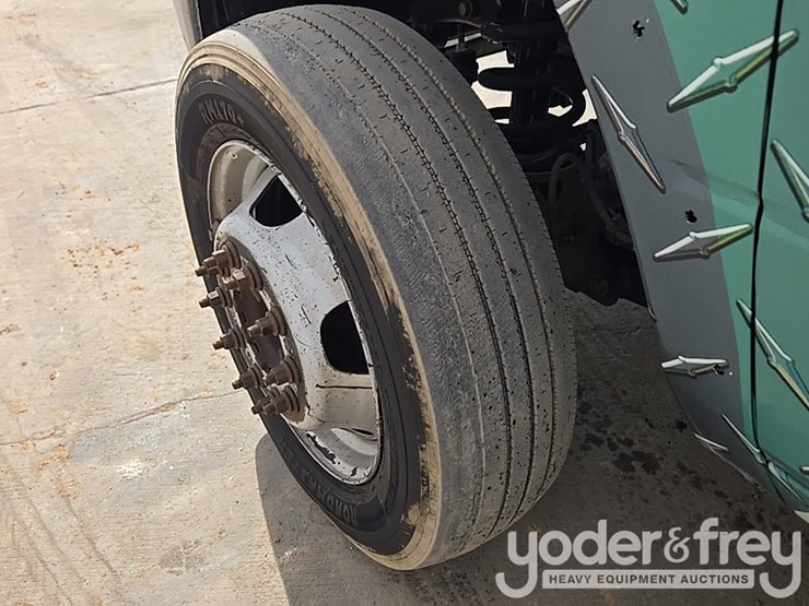 2014-dodge-service-truck-image-28