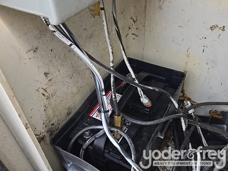 2014-dodge-service-truck-image-56