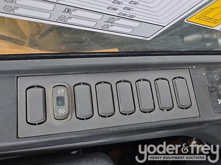 2016-caterpillar-312fgc-image-108