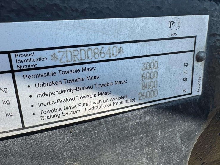 2014-case-ih-235-image-14