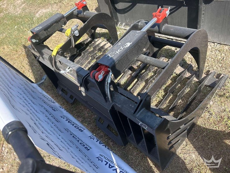 72in-dual-cylinder-brush-grapple-skid-steer-attachment-image-3